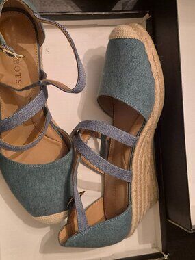 Summer sandal closed toe